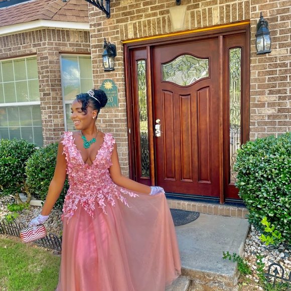 Dress - Picture 3 of 4